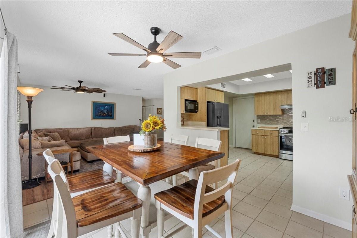 Listing photo id 12 for 512 Hilldale Road
