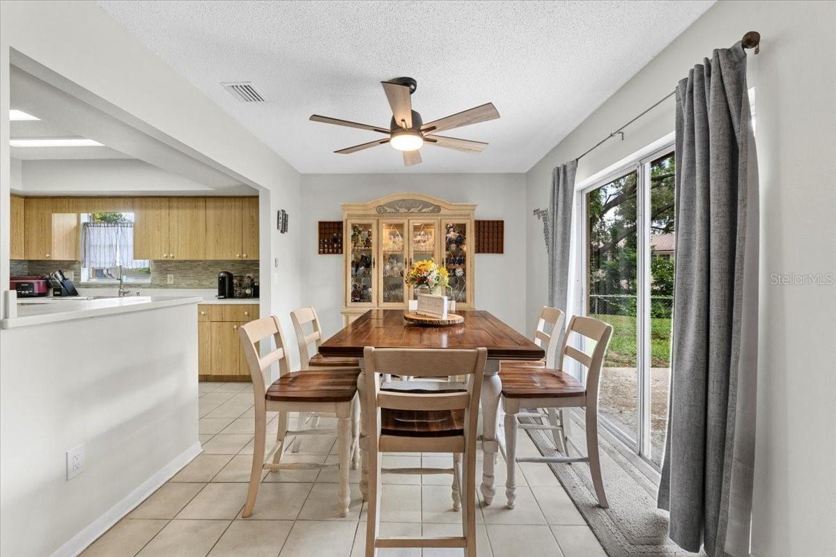 Listing photo id 13 for 512 Hilldale Road