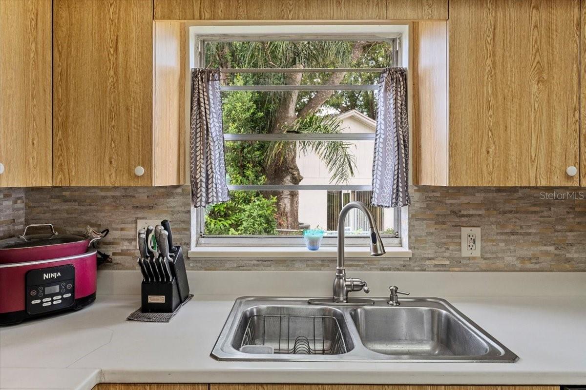 Listing photo id 16 for 512 Hilldale Road
