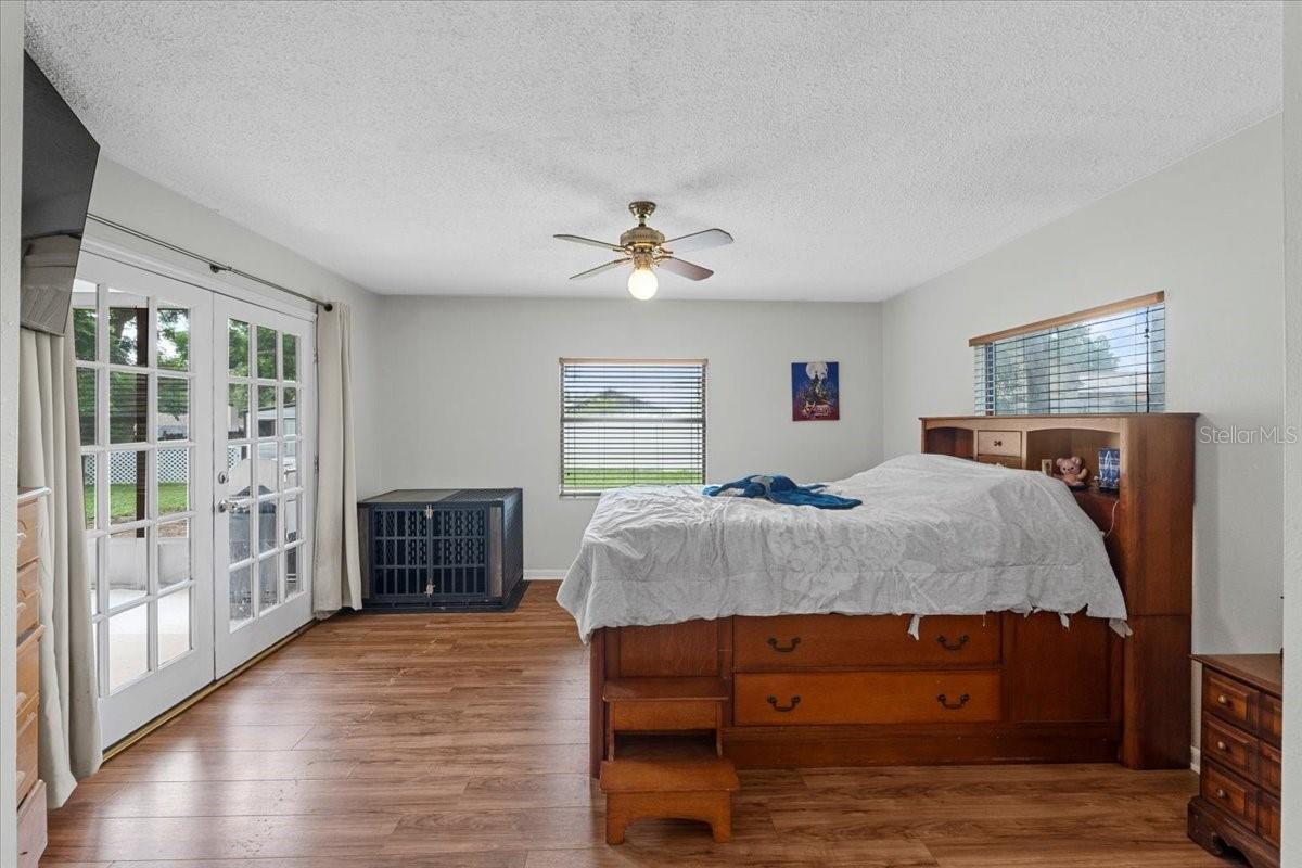 Listing photo id 22 for 512 Hilldale Road