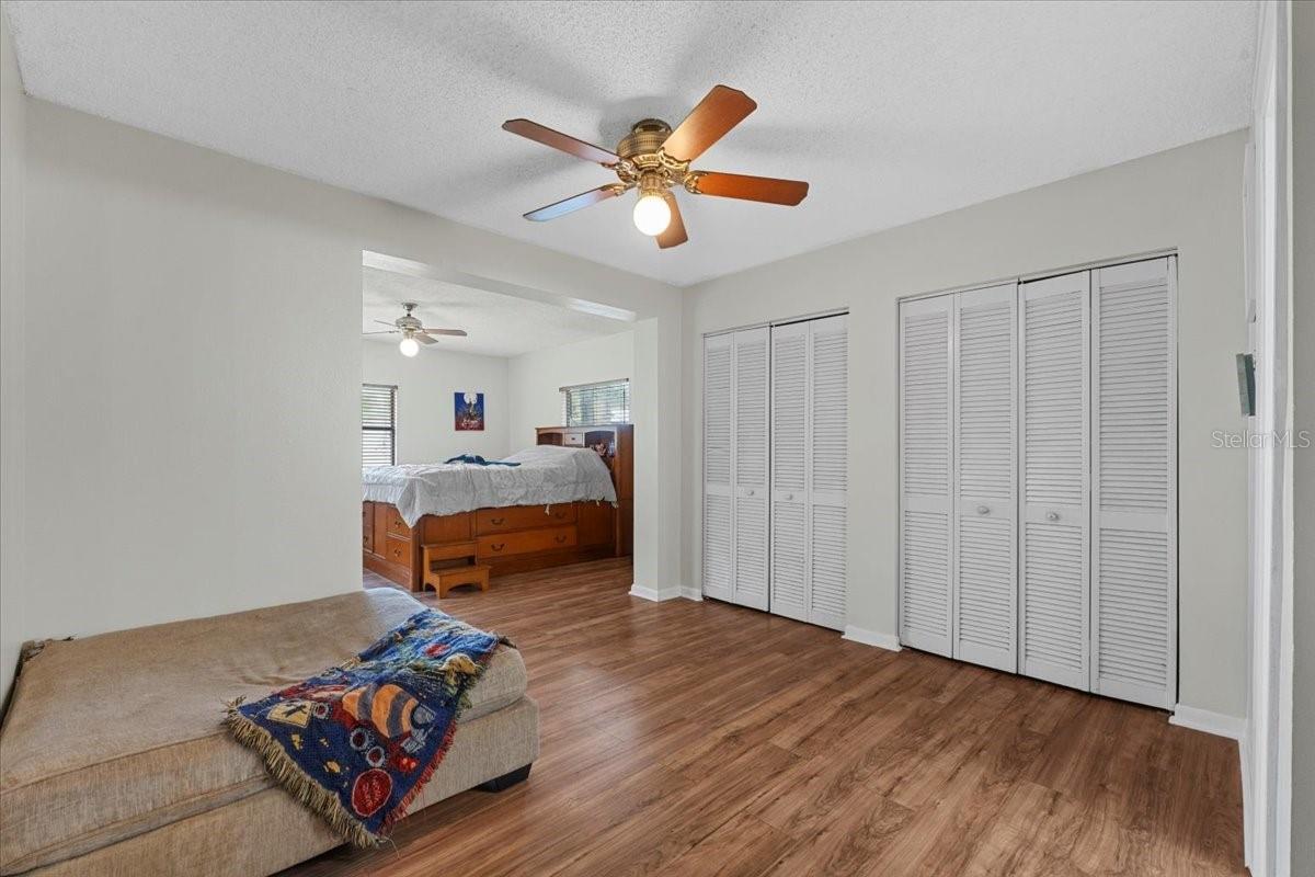 Listing photo id 25 for 512 Hilldale Road