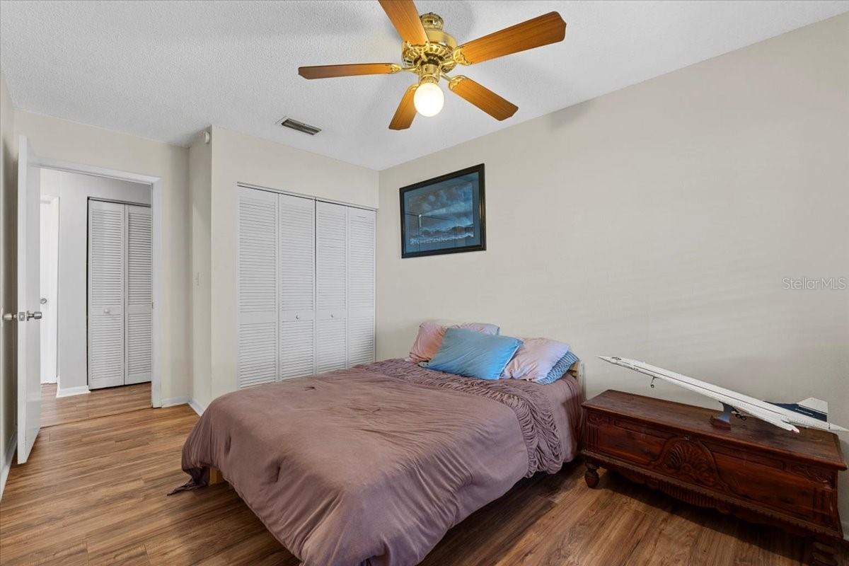Listing photo id 30 for 512 Hilldale Road
