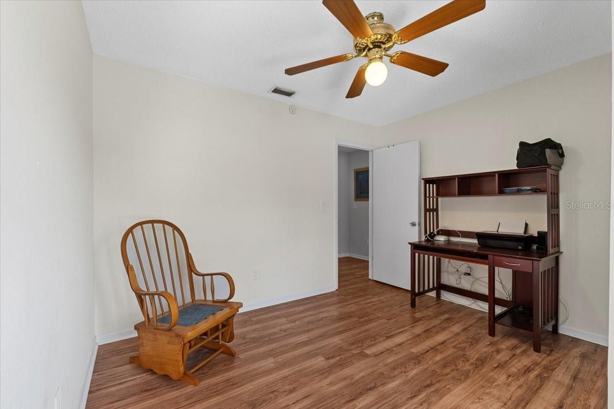 Listing photo id 32 for 512 Hilldale Road