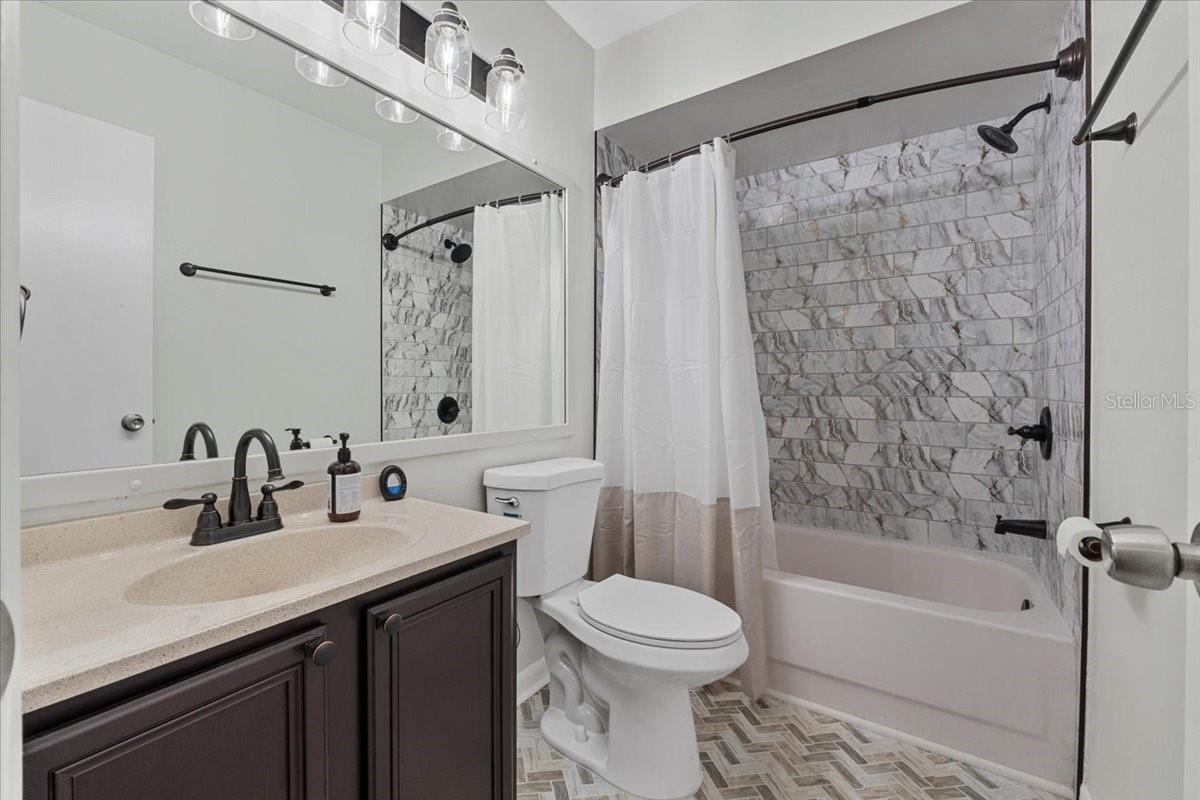 Listing photo id 33 for 512 Hilldale Road