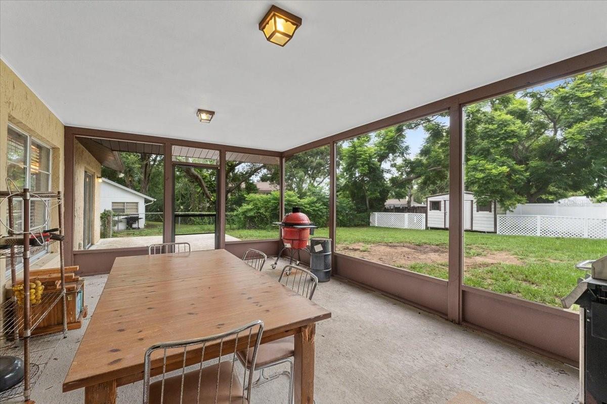 Listing photo id 34 for 512 Hilldale Road