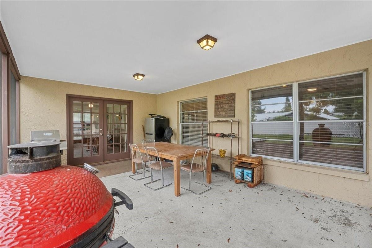 Listing photo id 35 for 512 Hilldale Road