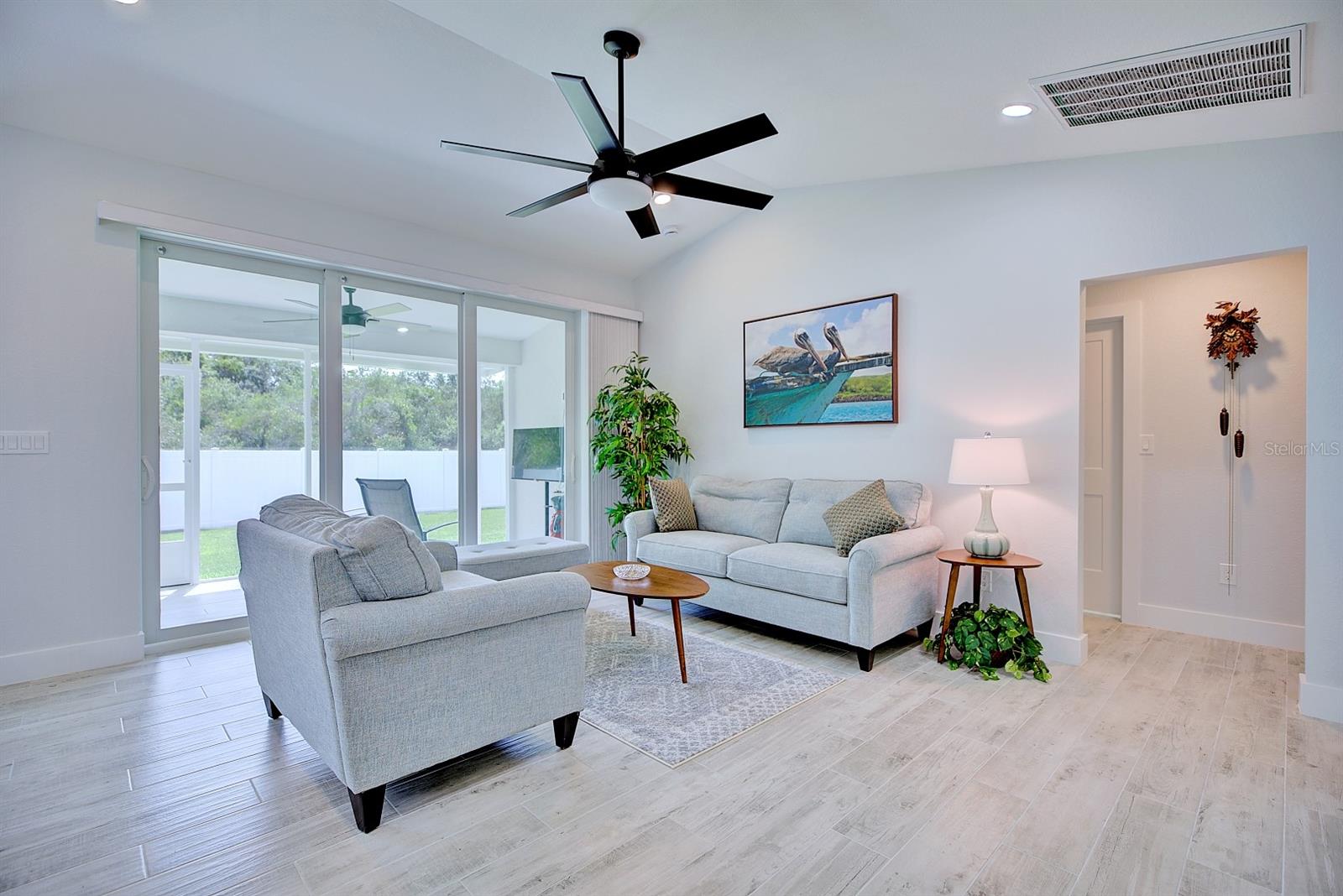 Image 5 of 40 For 2724 Duane Palmer Boulevard