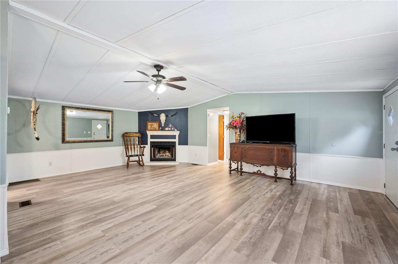 Image 4 of 15 For 13821 Rockridge Road
