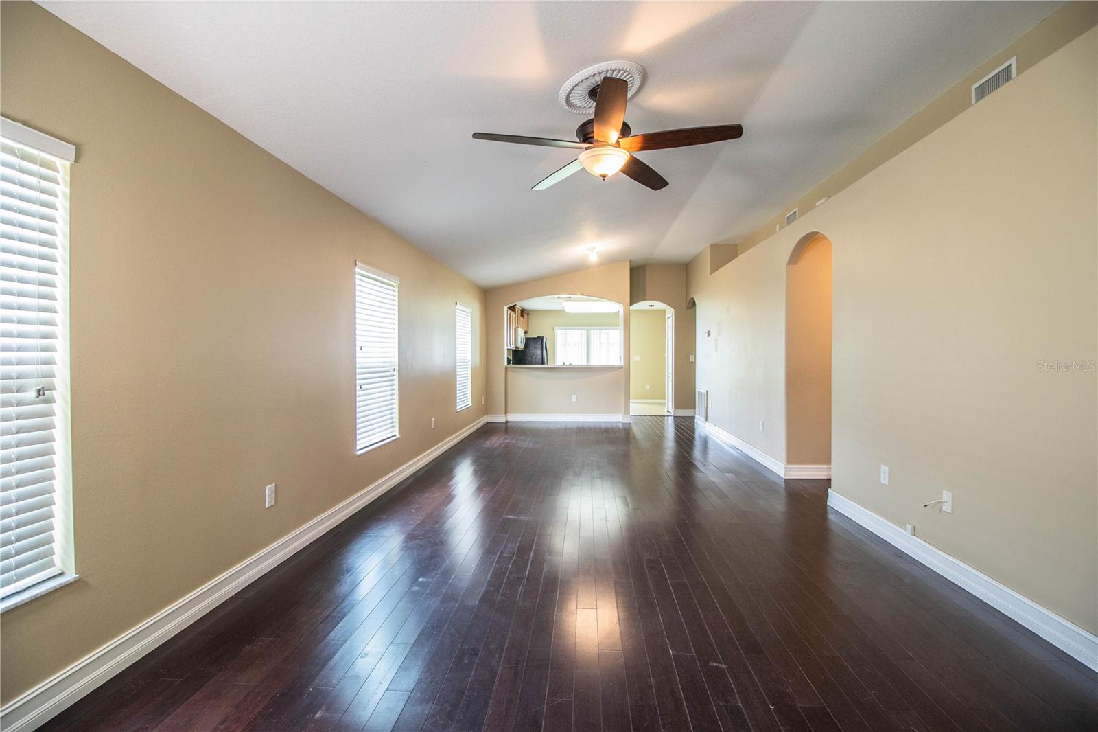 Image 9 of 61 For 7281 Cedarcrest Boulevard