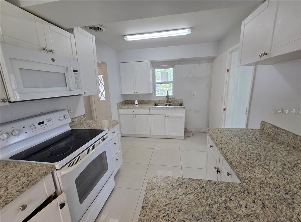 Image 10 of 20 For 2221 Sage Crest Drive