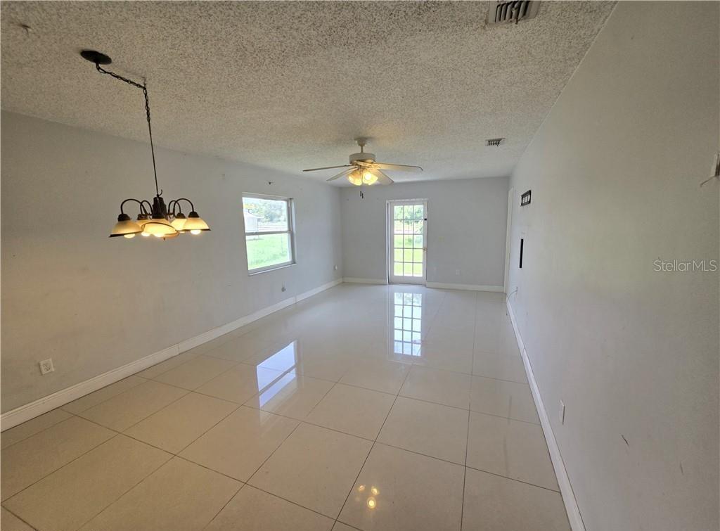 Image 7 of 20 For 2221 Sage Crest Drive