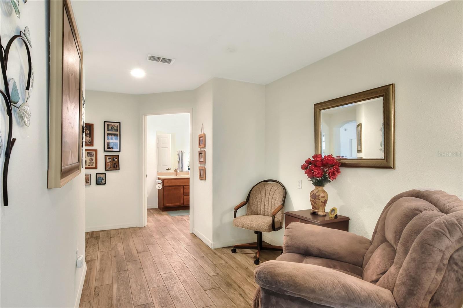 Image 28 of 50 For 3913 Serenade Lane 4