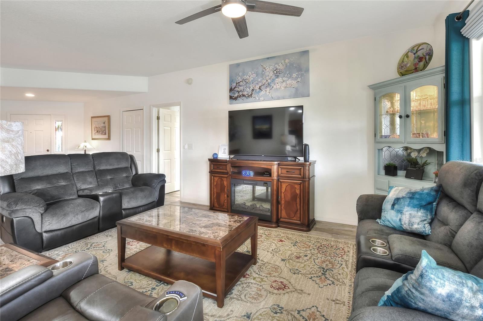 Image 7 of 50 For 3913 Serenade Lane 4