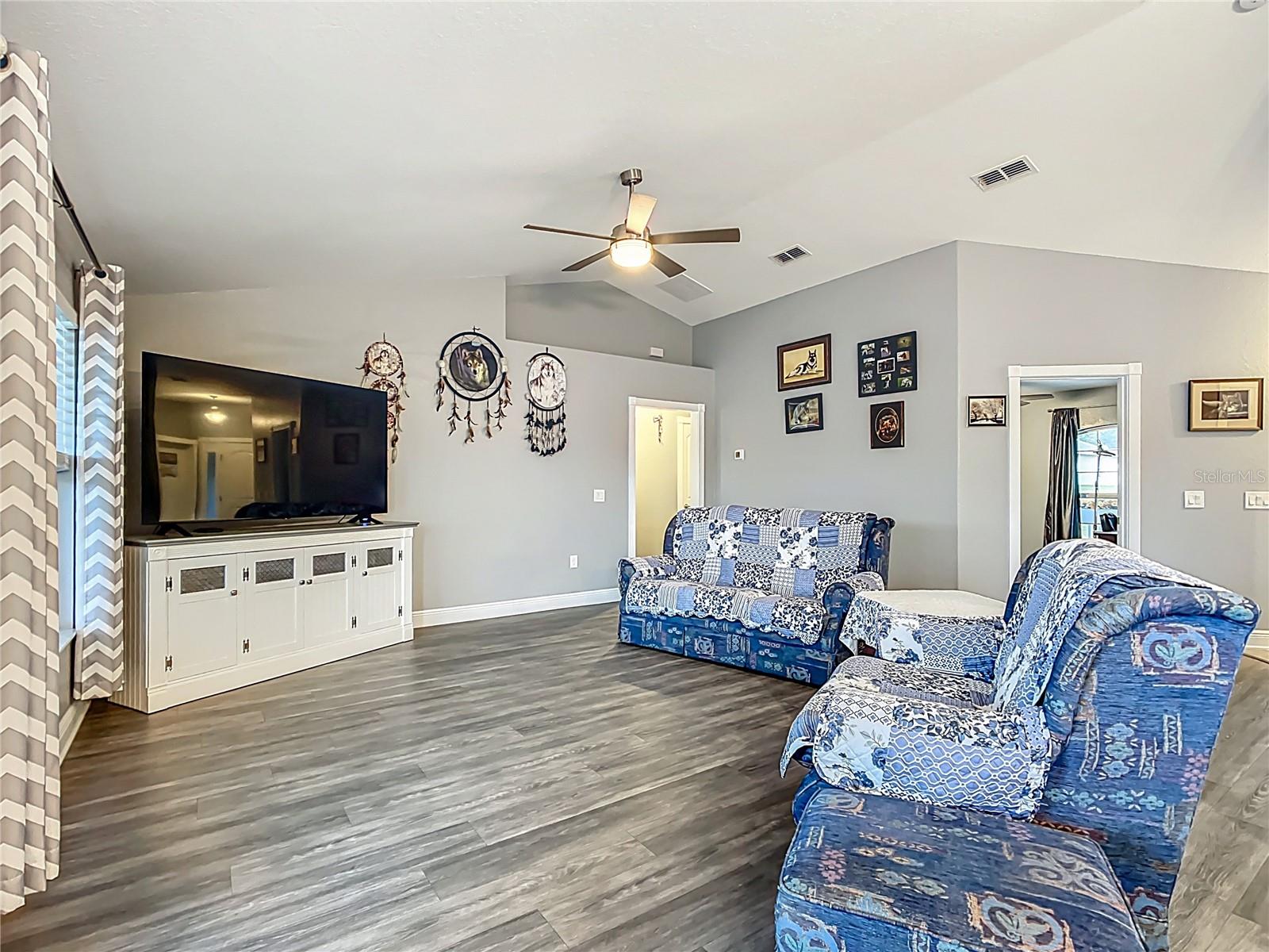 Image 9 of 52 For 1471 Eagle Crest Boulevard