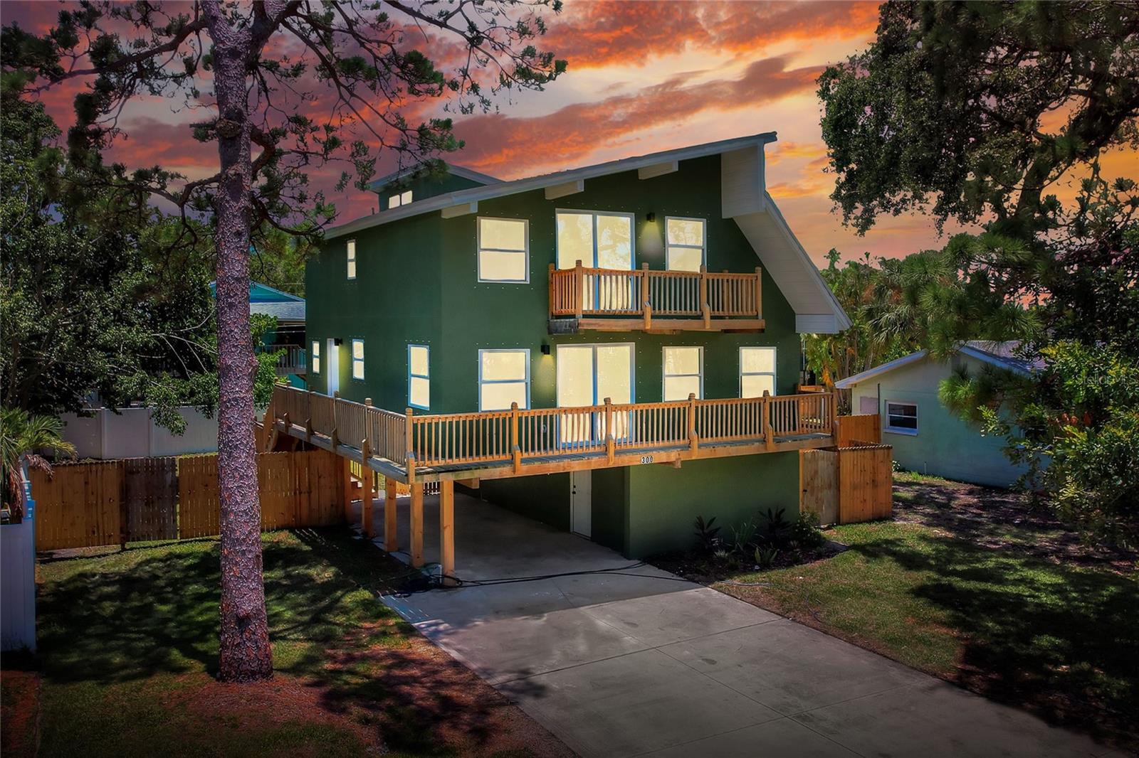 Details for 300 Freeport Avenue Ne, ST PETERSBURG, FL 33702