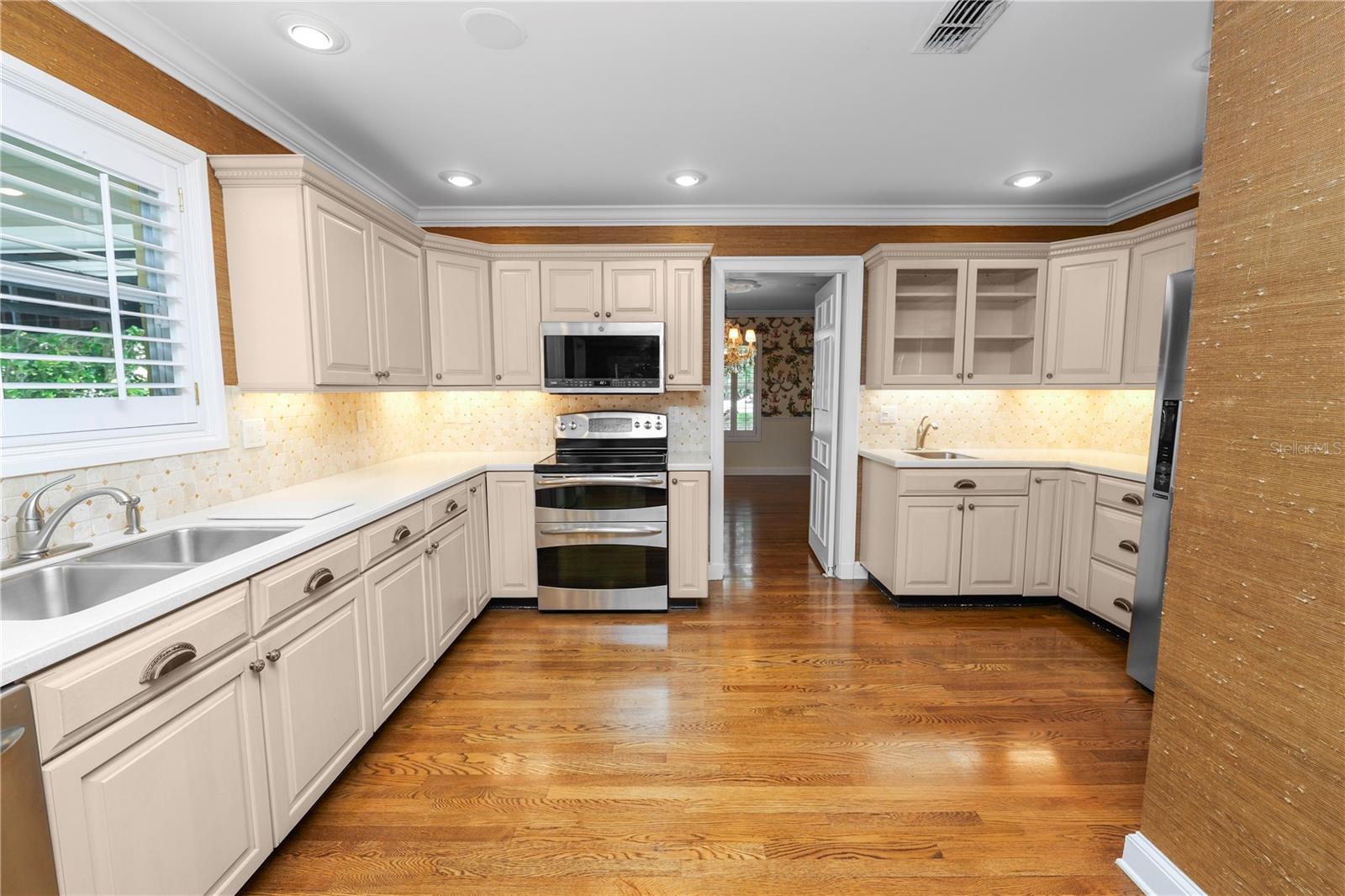 Image 32 of 73 For 425 Morningside Drive