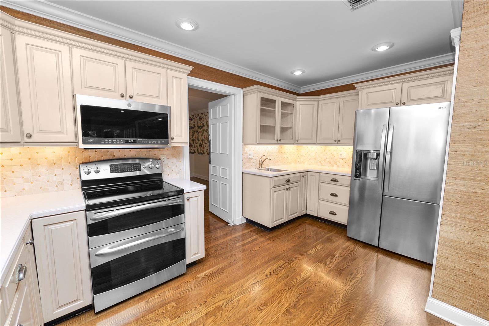 Image 33 of 73 For 425 Morningside Drive