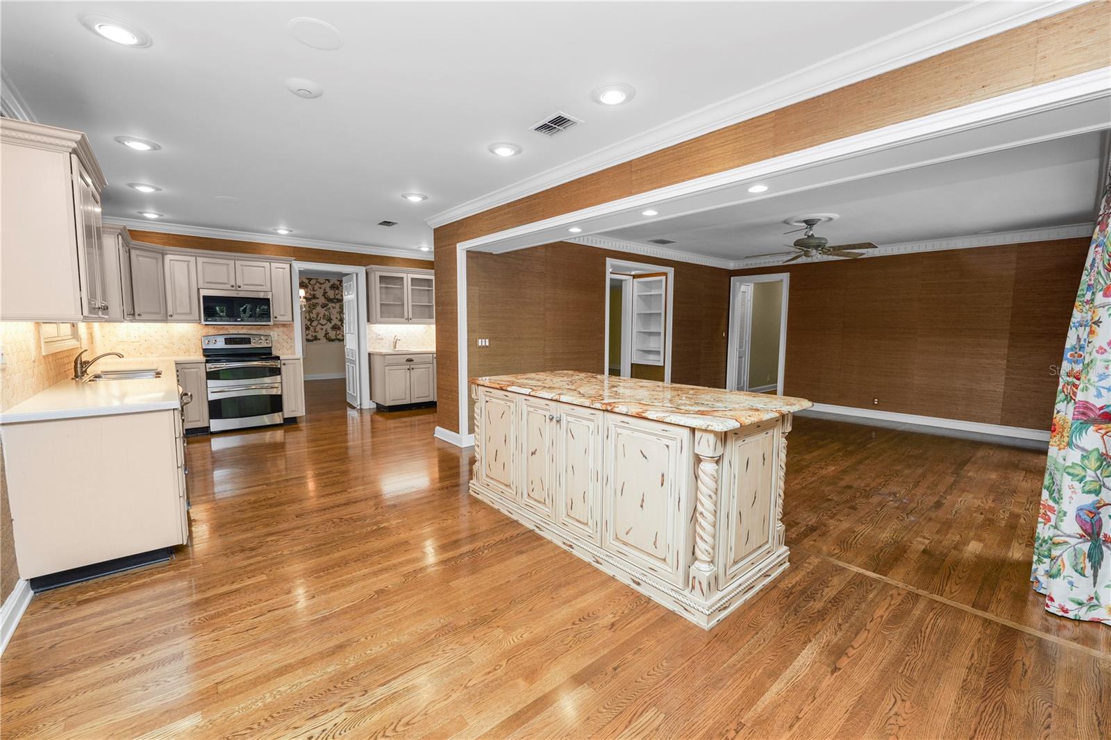 Image 36 of 73 For 425 Morningside Drive