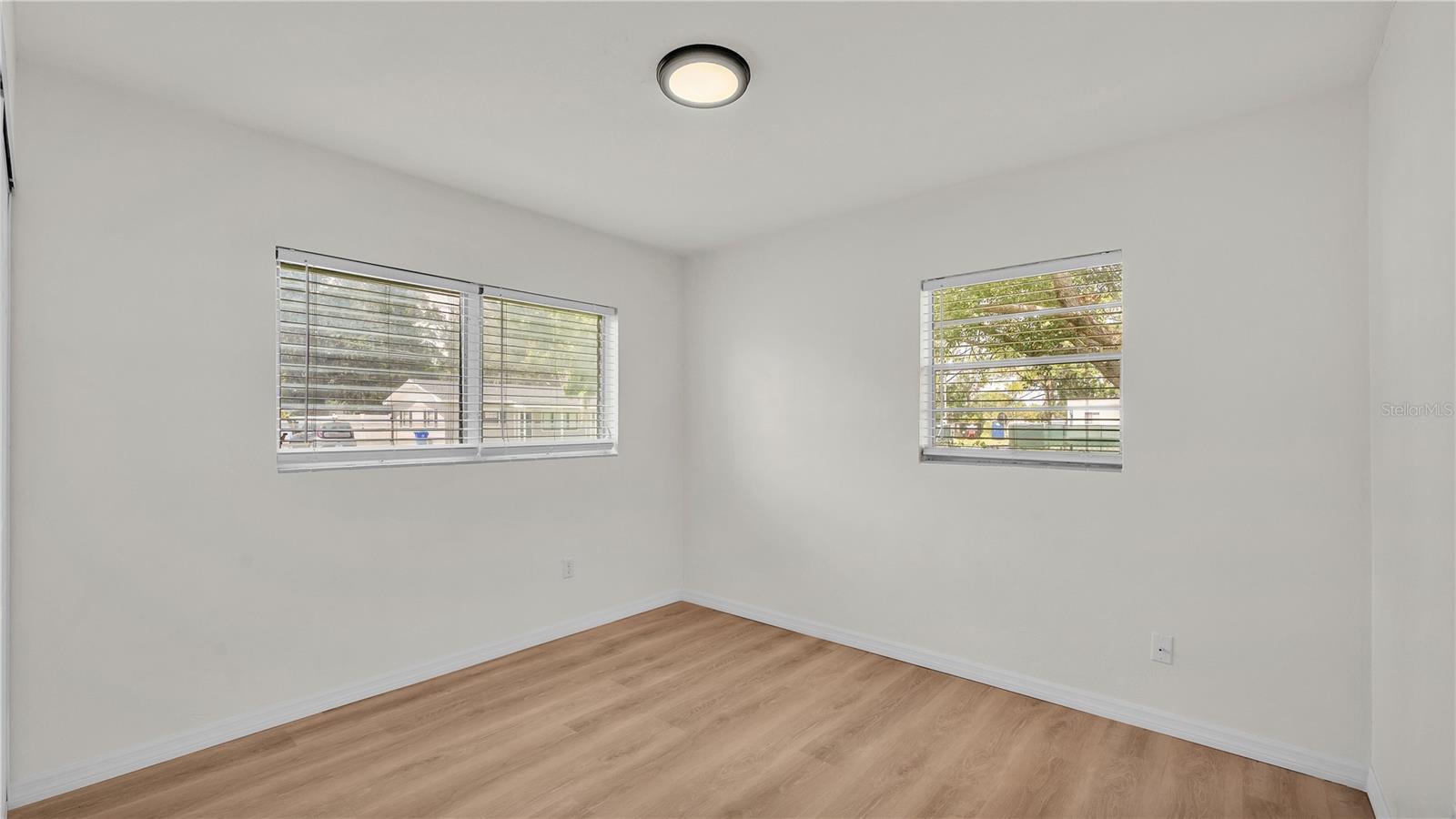 Image 11 of 22 For 933 Golden Rule Court N