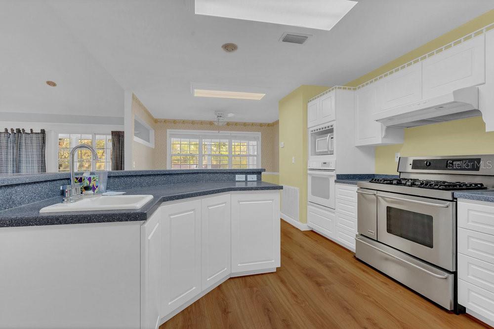 Image 10 of 62 For 8077 Lake Hatchineha Road