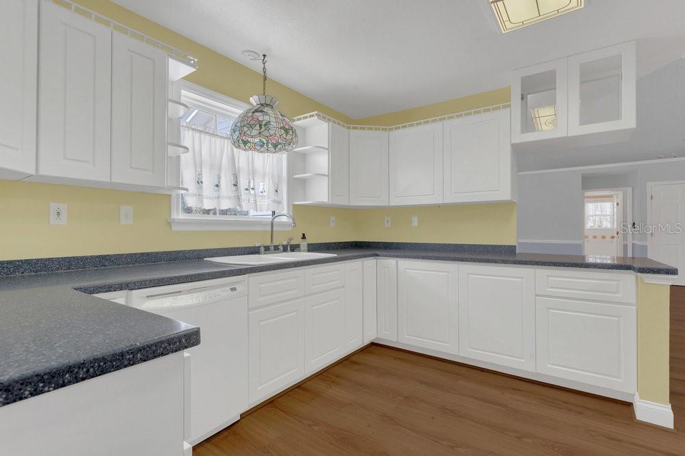 Image 12 of 62 For 8077 Lake Hatchineha Road