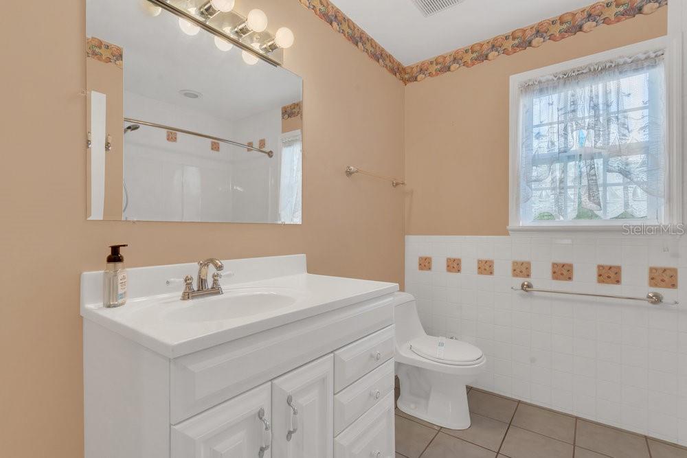 Image 15 of 62 For 8077 Lake Hatchineha Road