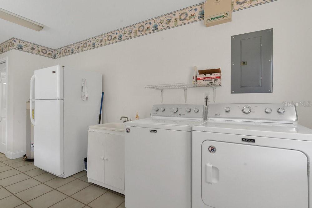 Image 19 of 62 For 8077 Lake Hatchineha Road