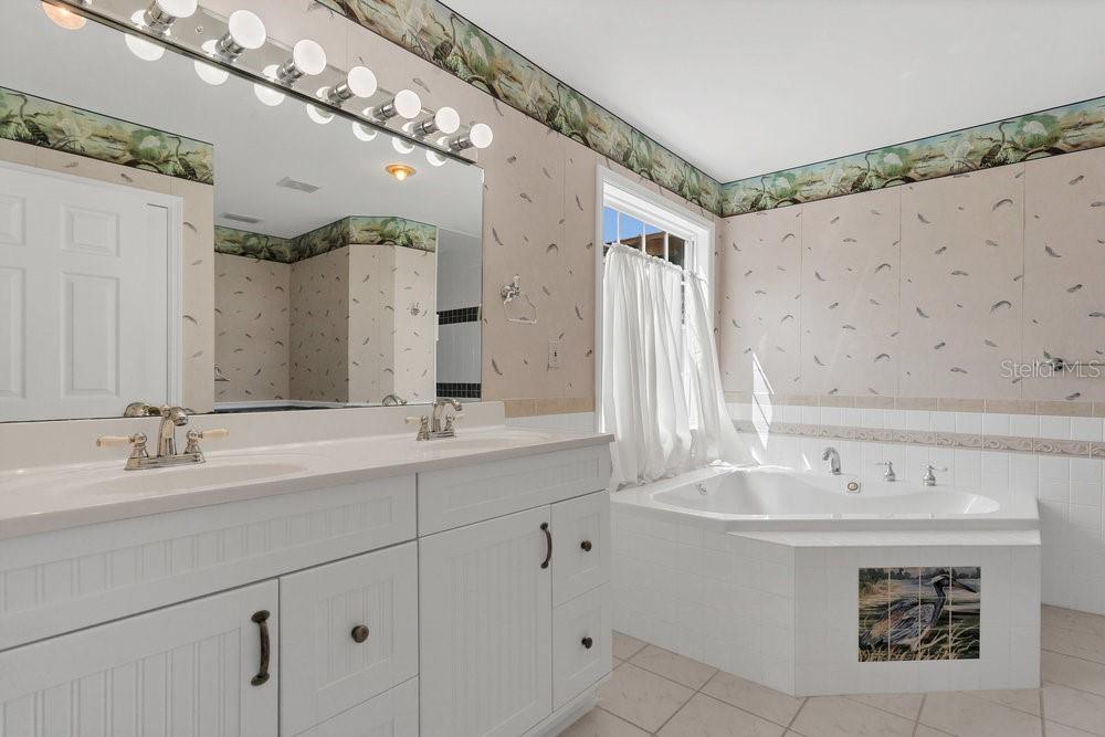 Image 23 of 62 For 8077 Lake Hatchineha Road