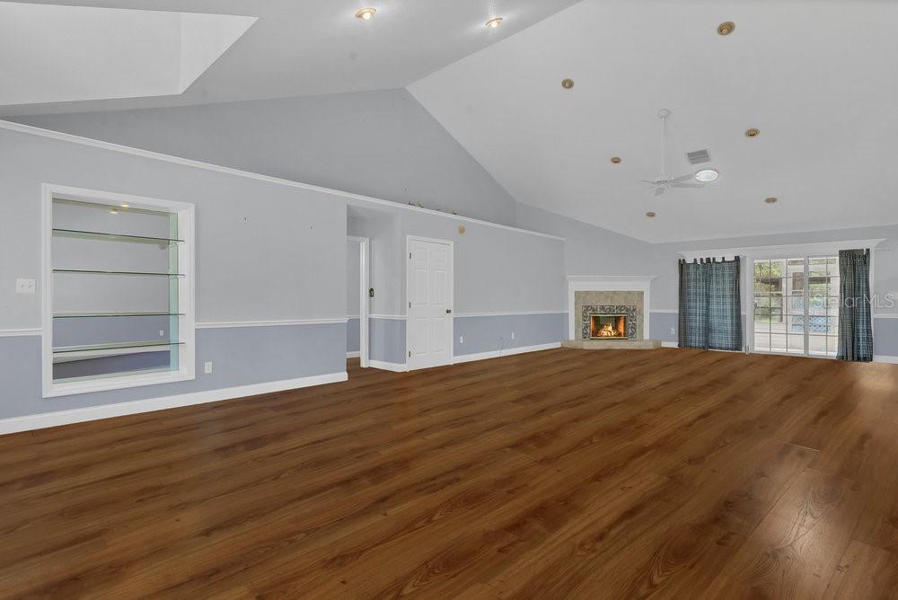 Image 7 of 62 For 8077 Lake Hatchineha Road