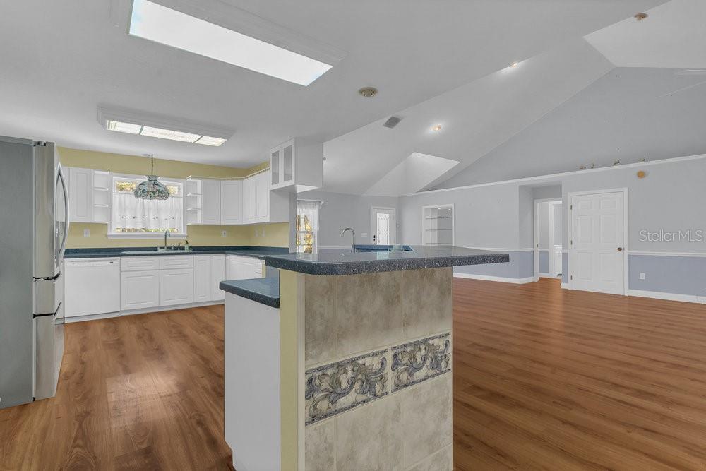 Image 9 of 62 For 8077 Lake Hatchineha Road