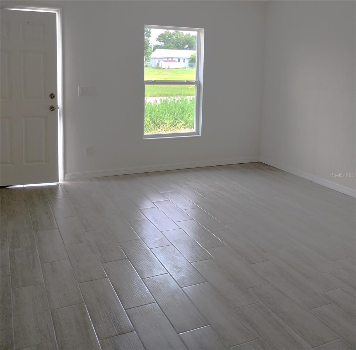 Image 2 of 10 For 796 Avenue L Sw