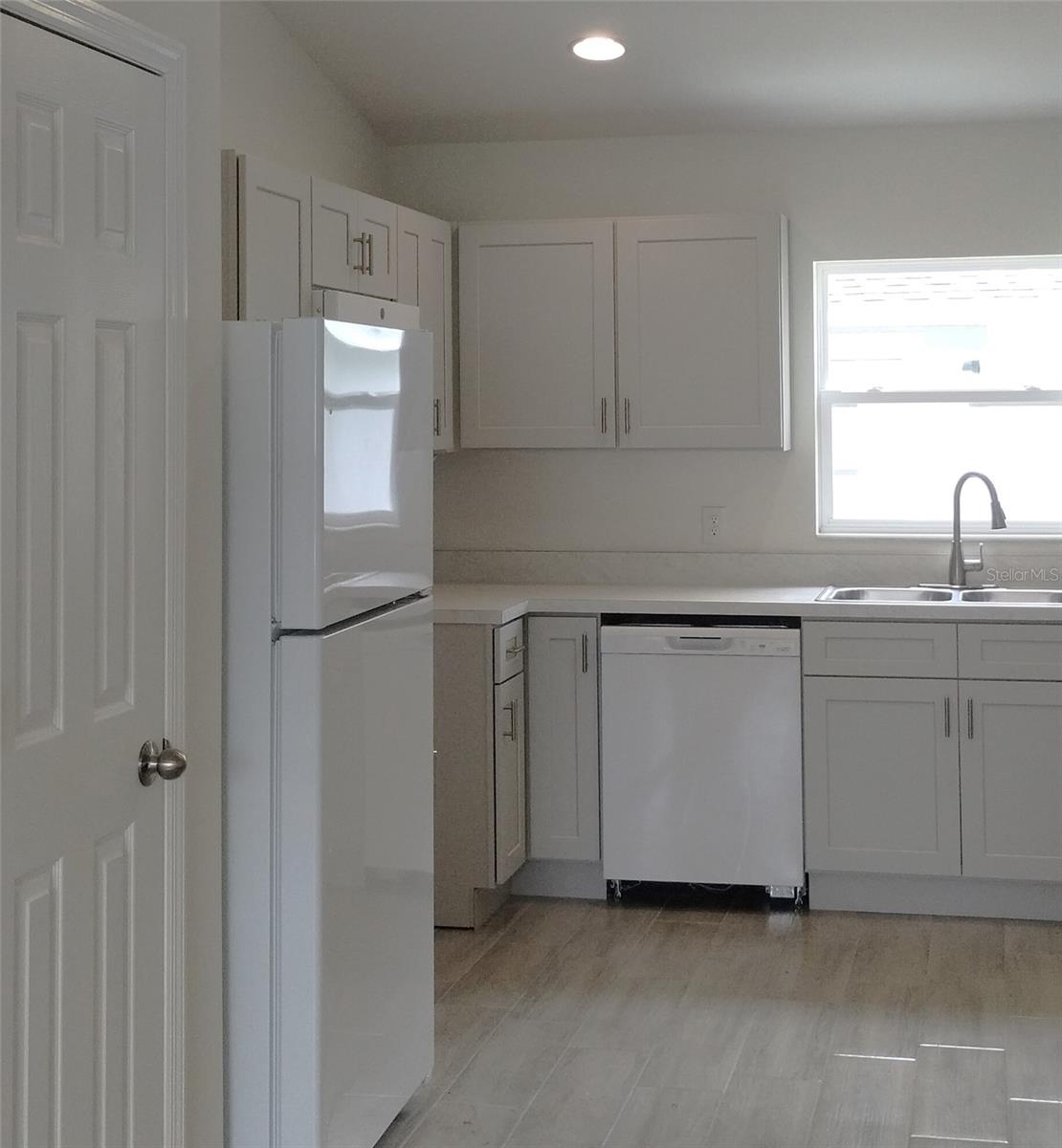 Image 3 of 10 For 796 Avenue L Sw