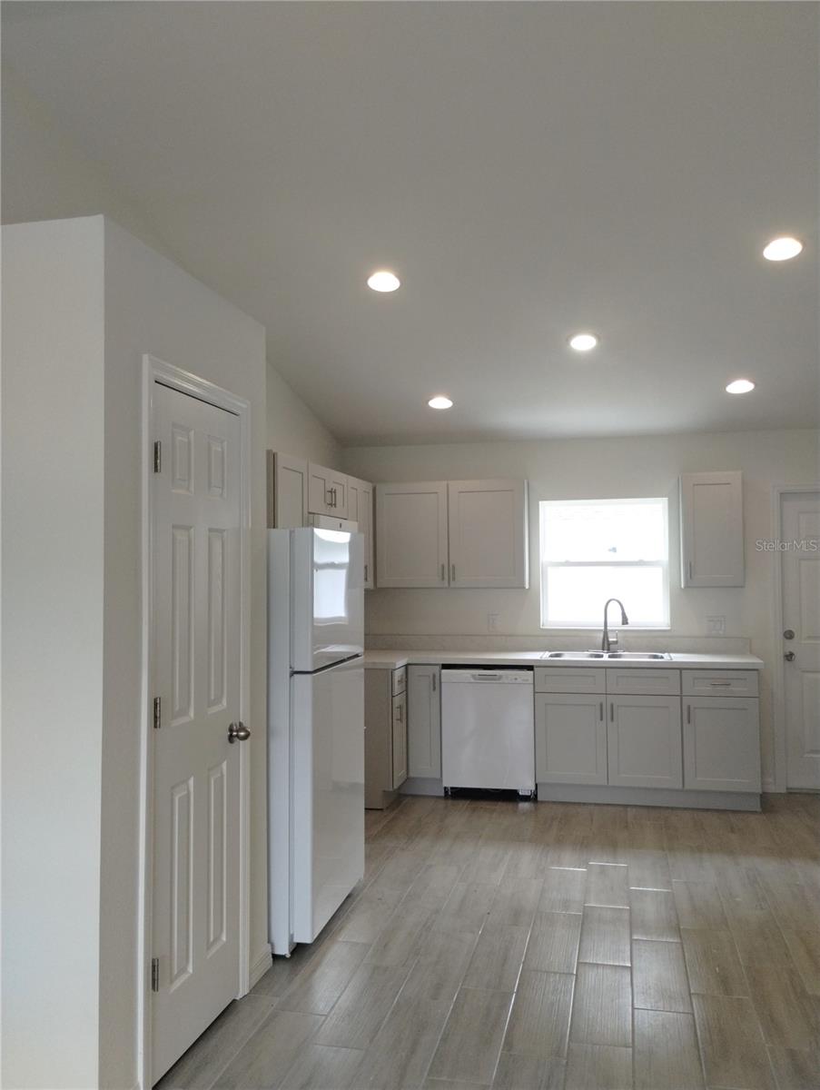 Image 4 of 10 For 796 Avenue L Sw