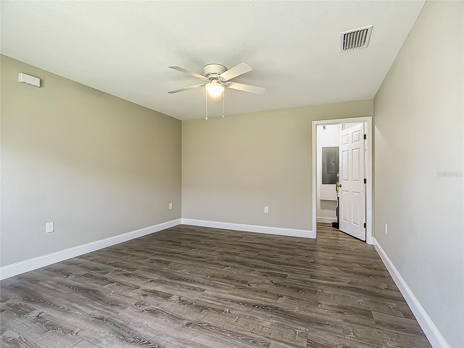 Image 19 of 44 For 1031 Lakewood Court