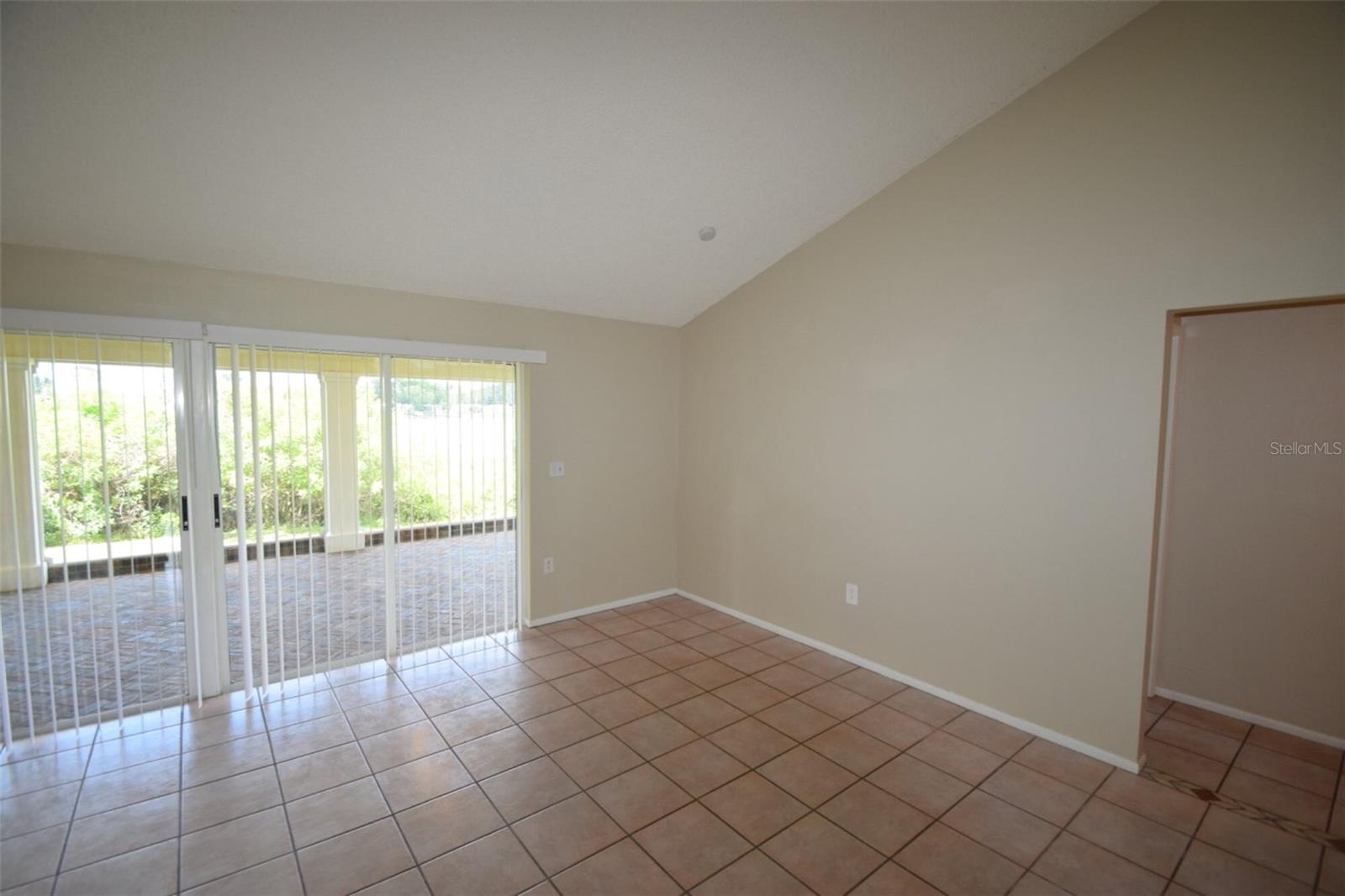 Image 11 of 48 For 1204 Honeytree Lane W