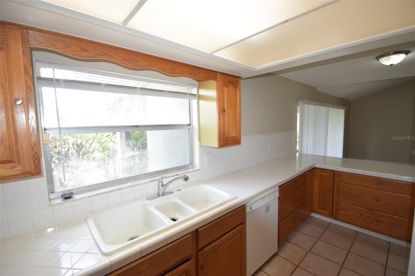 Image 15 of 48 For 1204 Honeytree Lane W
