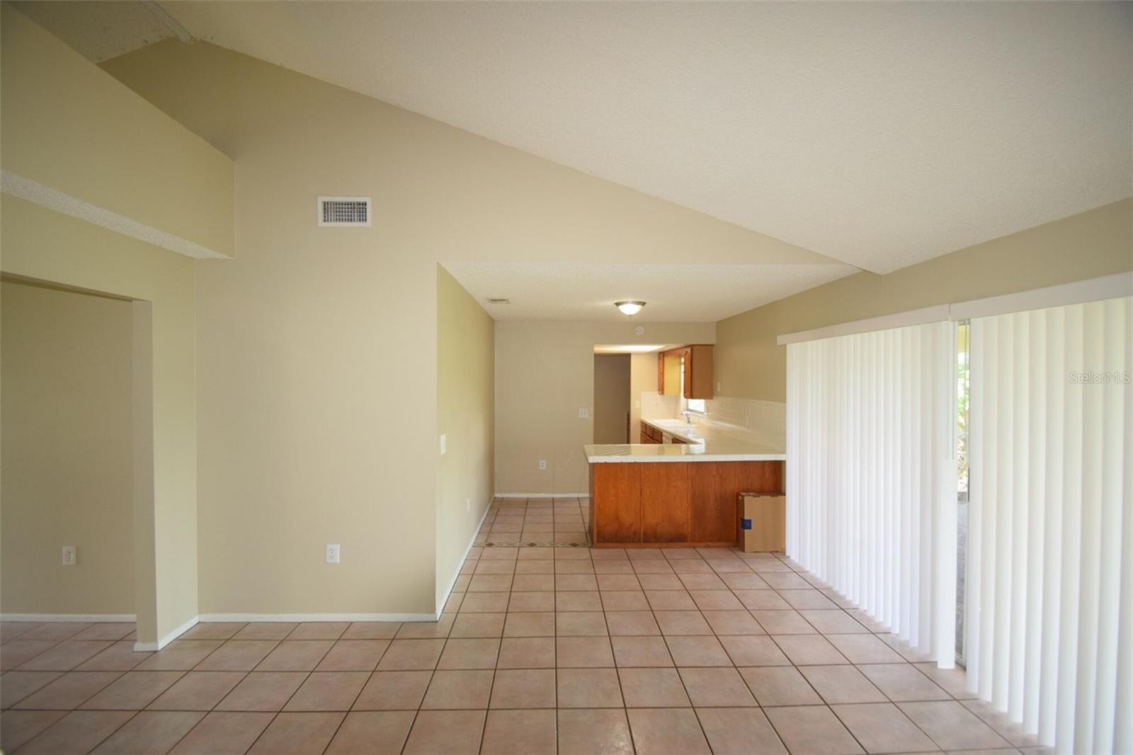 Image 18 of 48 For 1204 Honeytree Lane W