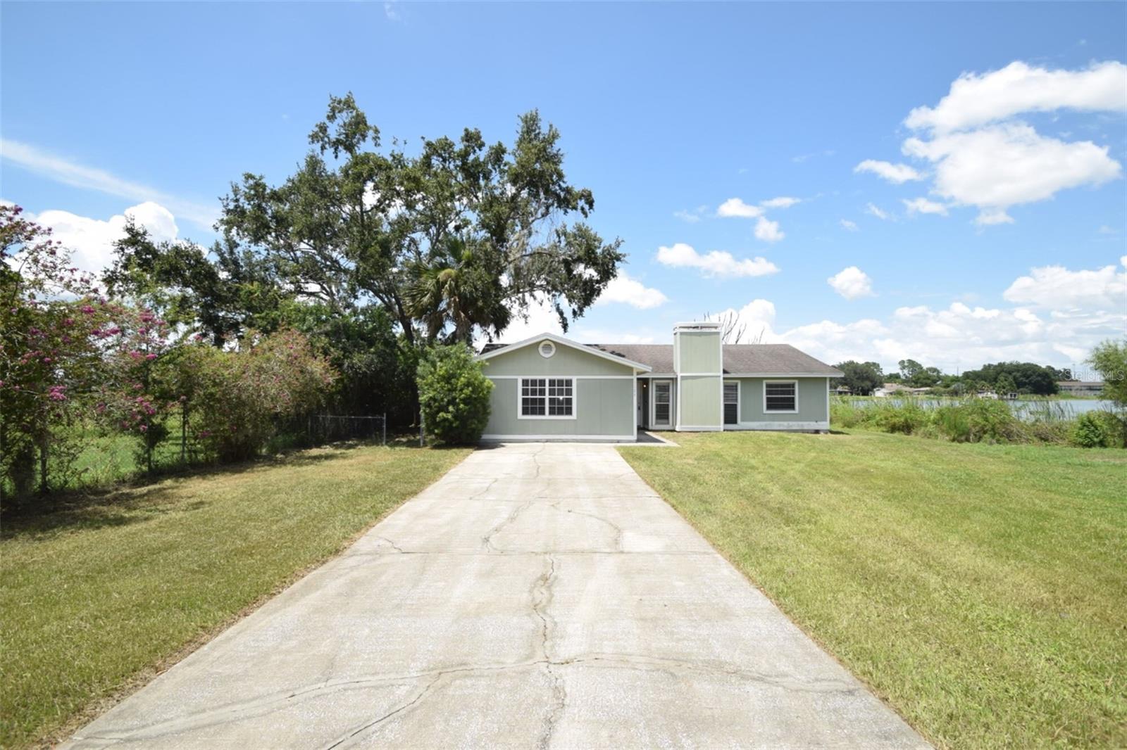Image 3 of 48 For 1204 Honeytree Lane W