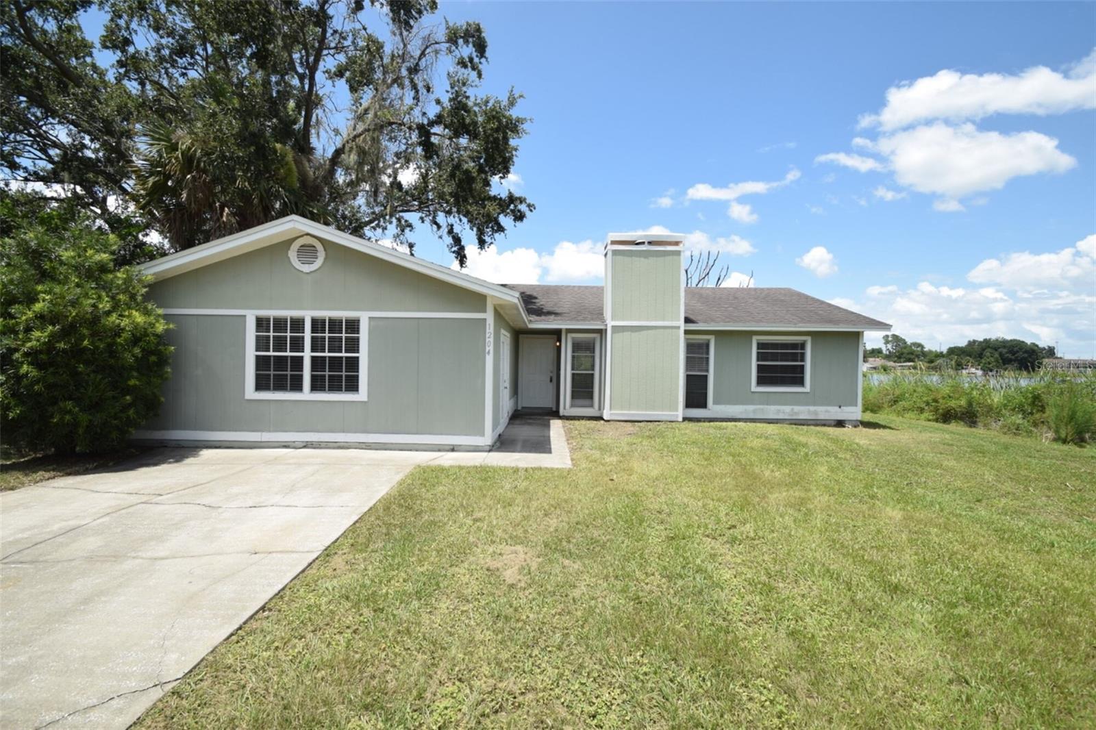 Image 4 of 48 For 1204 Honeytree Lane W