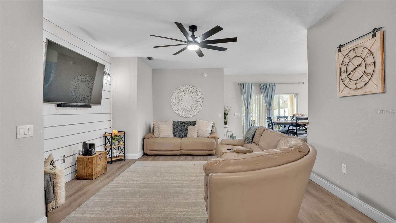 Image 12 of 63 For 4565 Fairway Oaks Drive