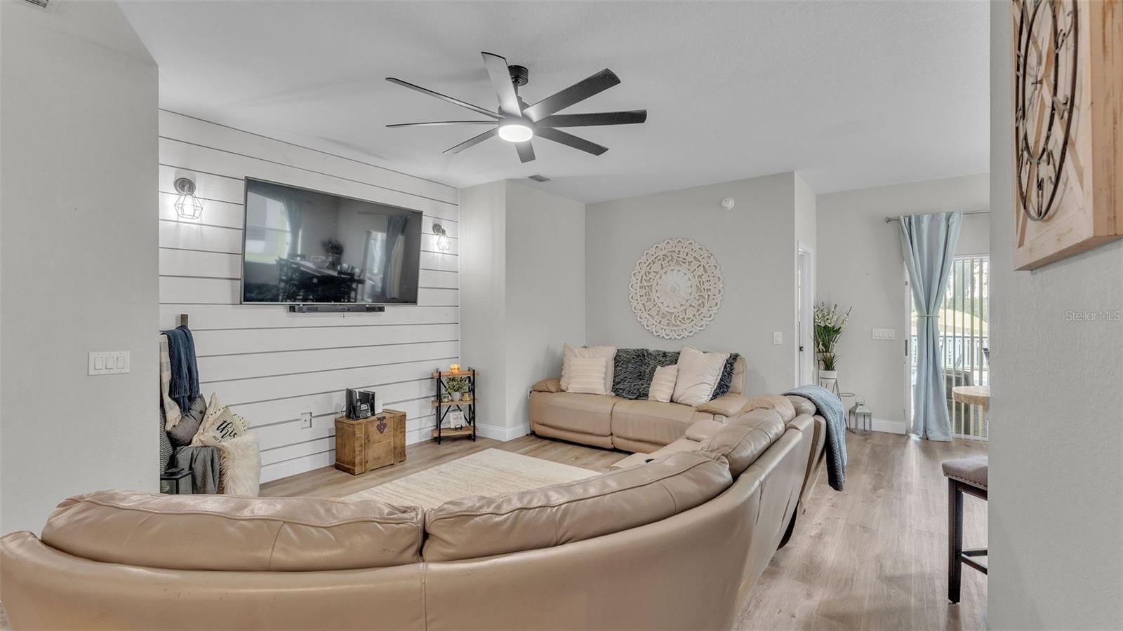 Image 13 of 63 For 4565 Fairway Oaks Drive
