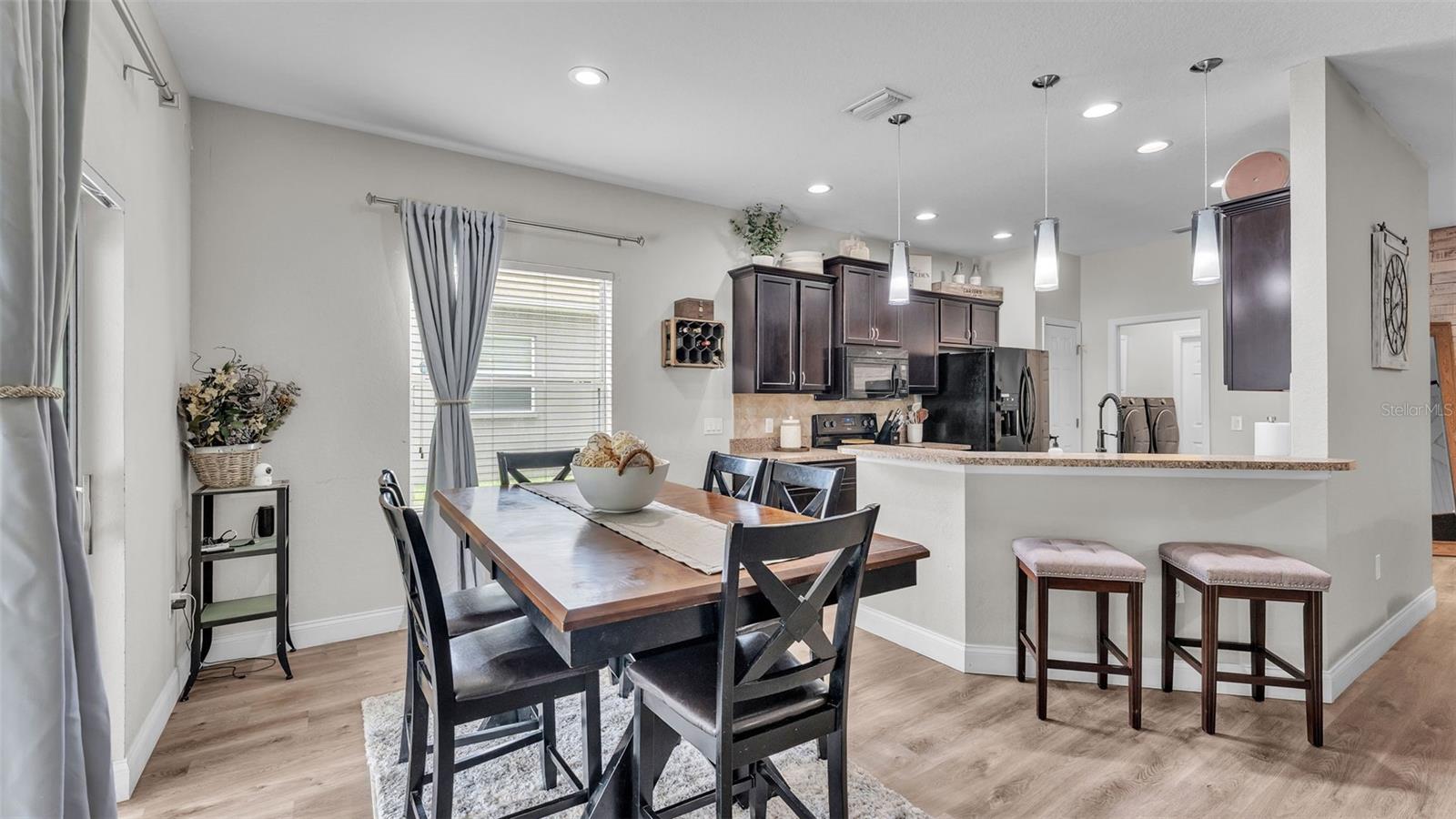 Image 16 of 63 For 4565 Fairway Oaks Drive