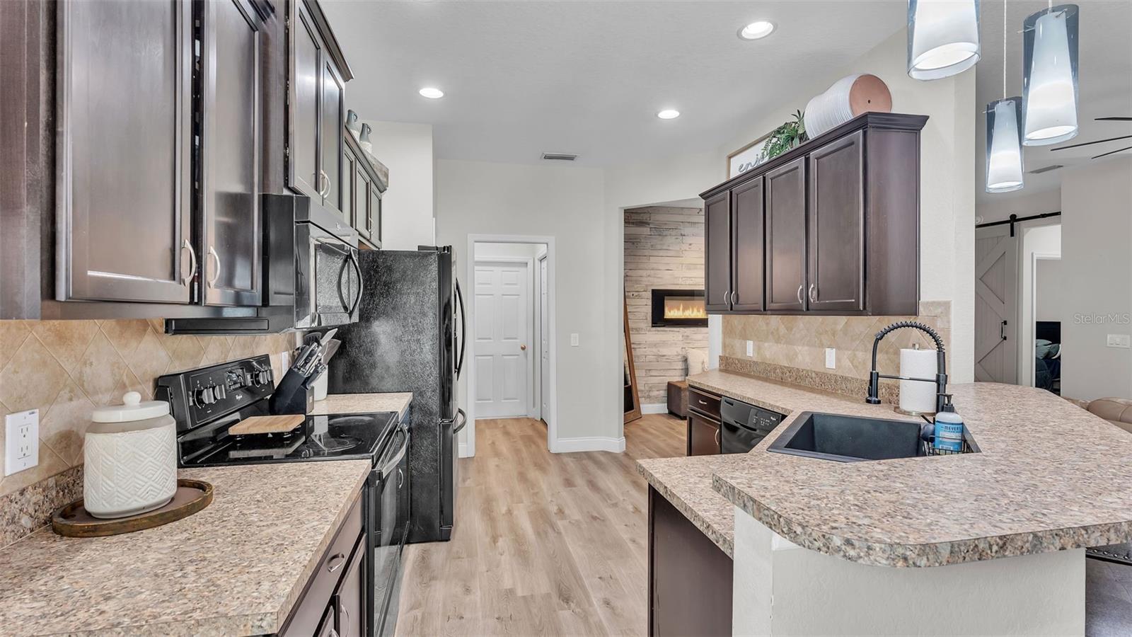 Image 22 of 63 For 4565 Fairway Oaks Drive