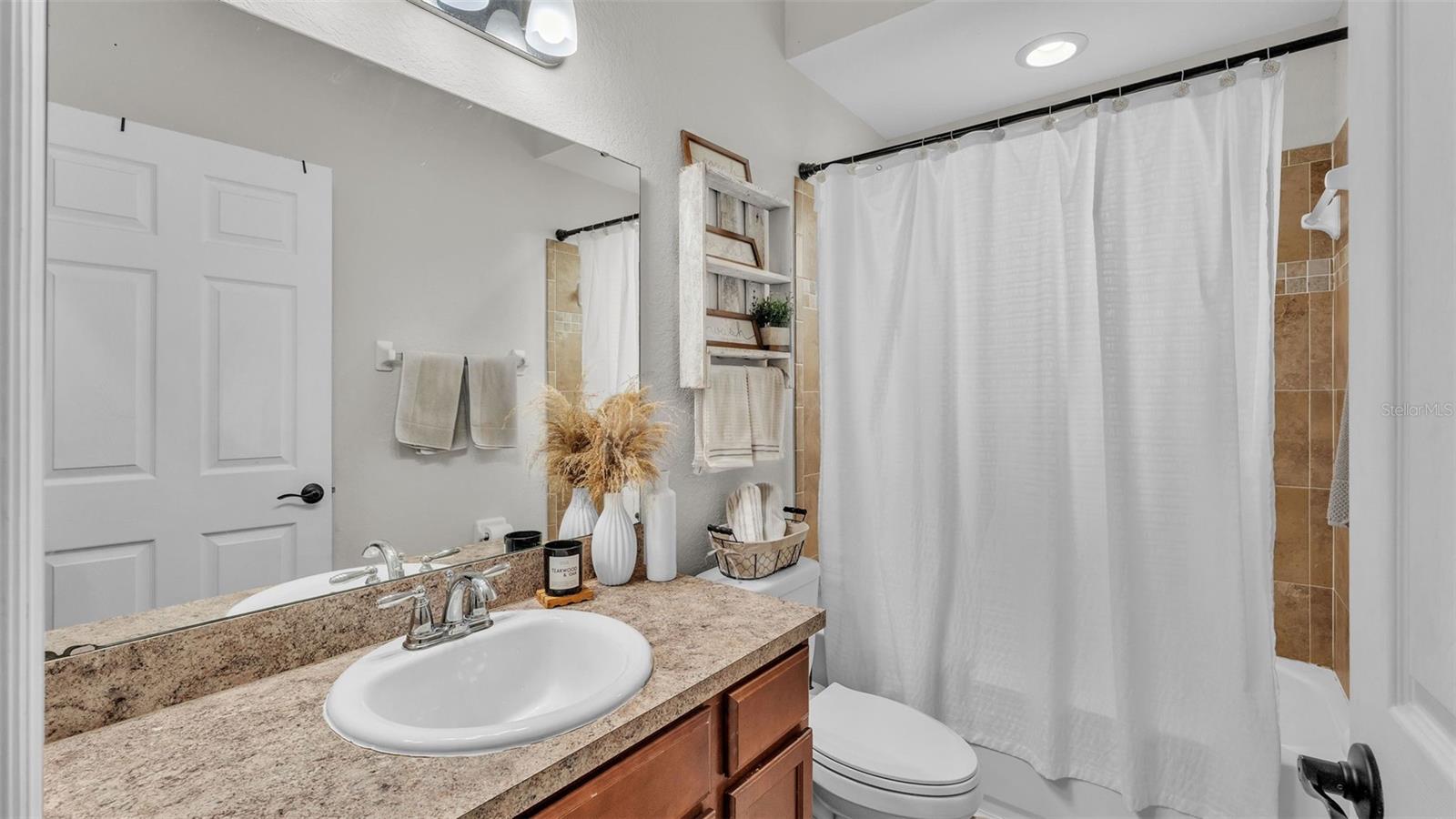 Image 37 of 63 For 4565 Fairway Oaks Drive