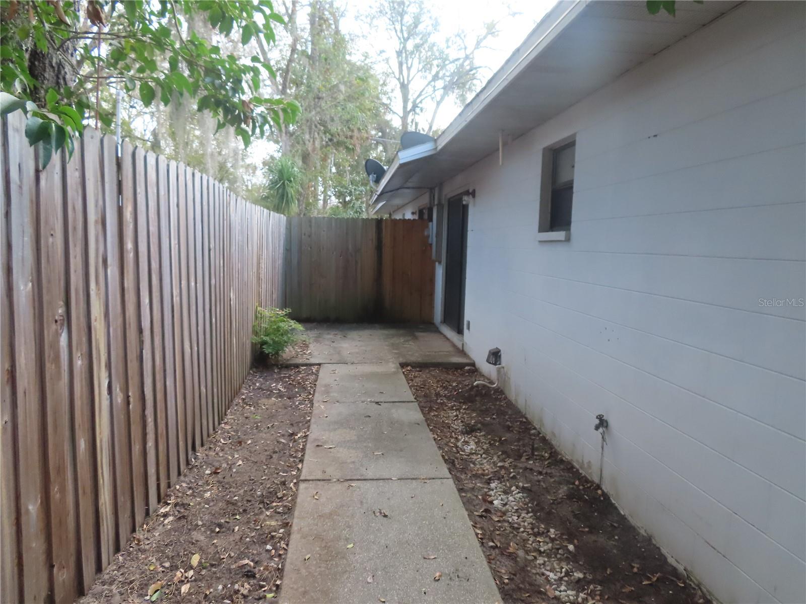 Image 2 of 13 For 414 Allamanda Drive