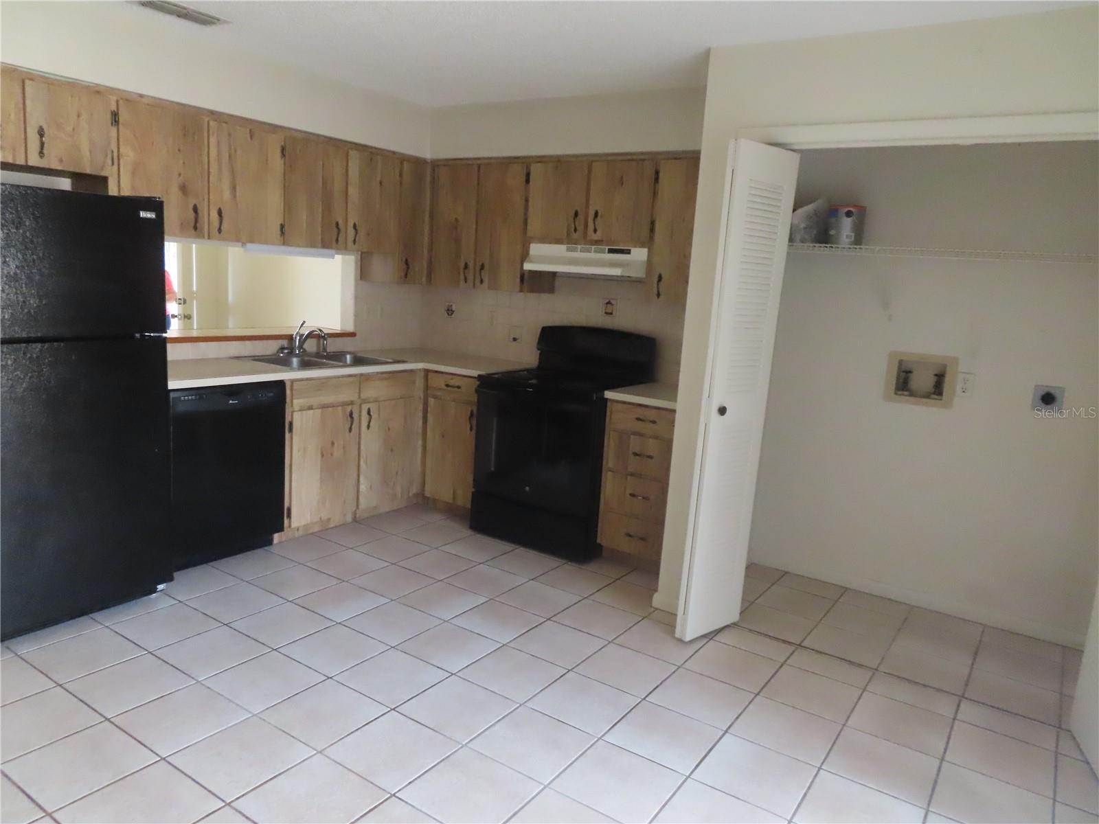 Image 3 of 13 For 414 Allamanda Drive