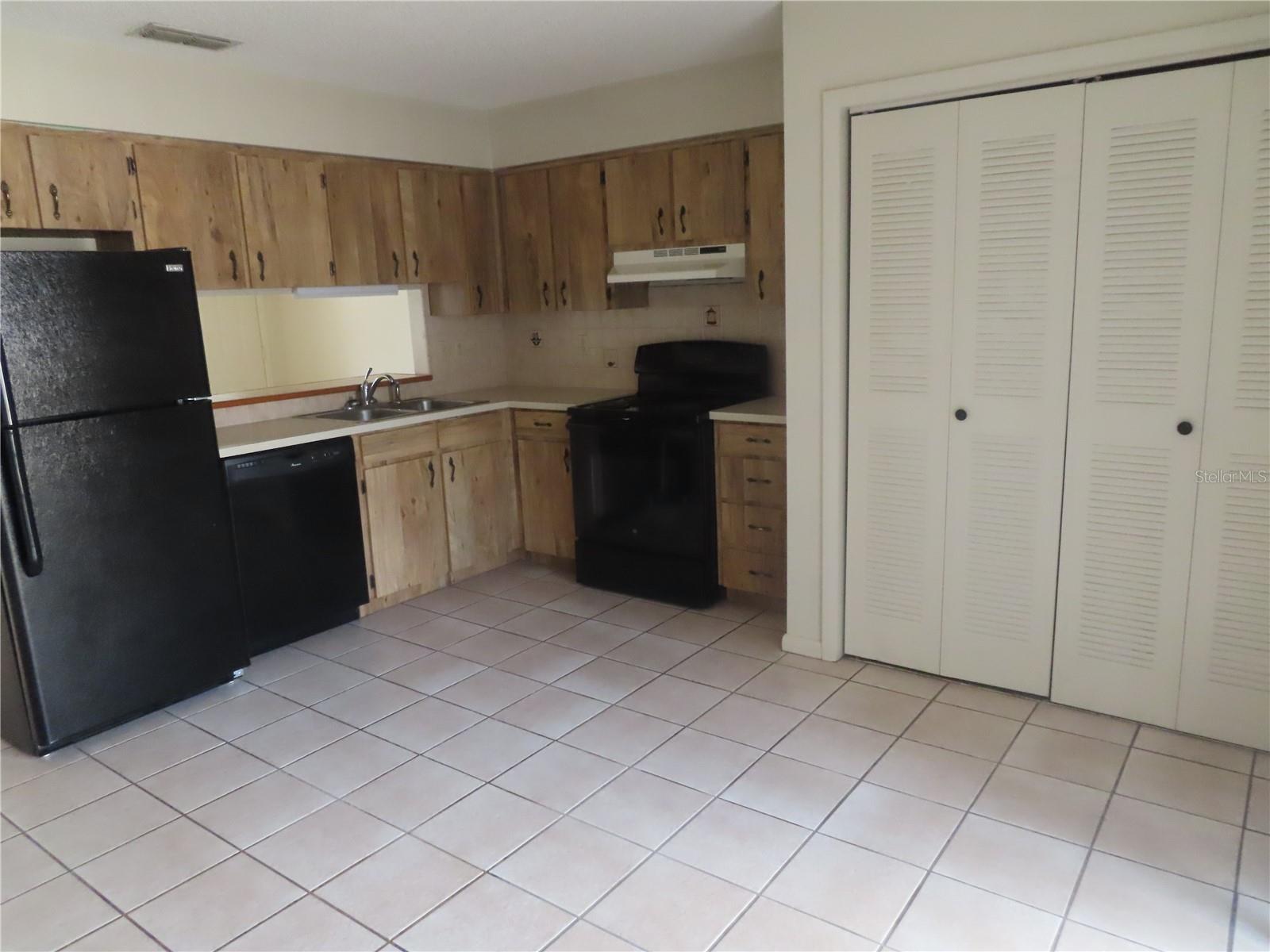 Image 4 of 13 For 414 Allamanda Drive