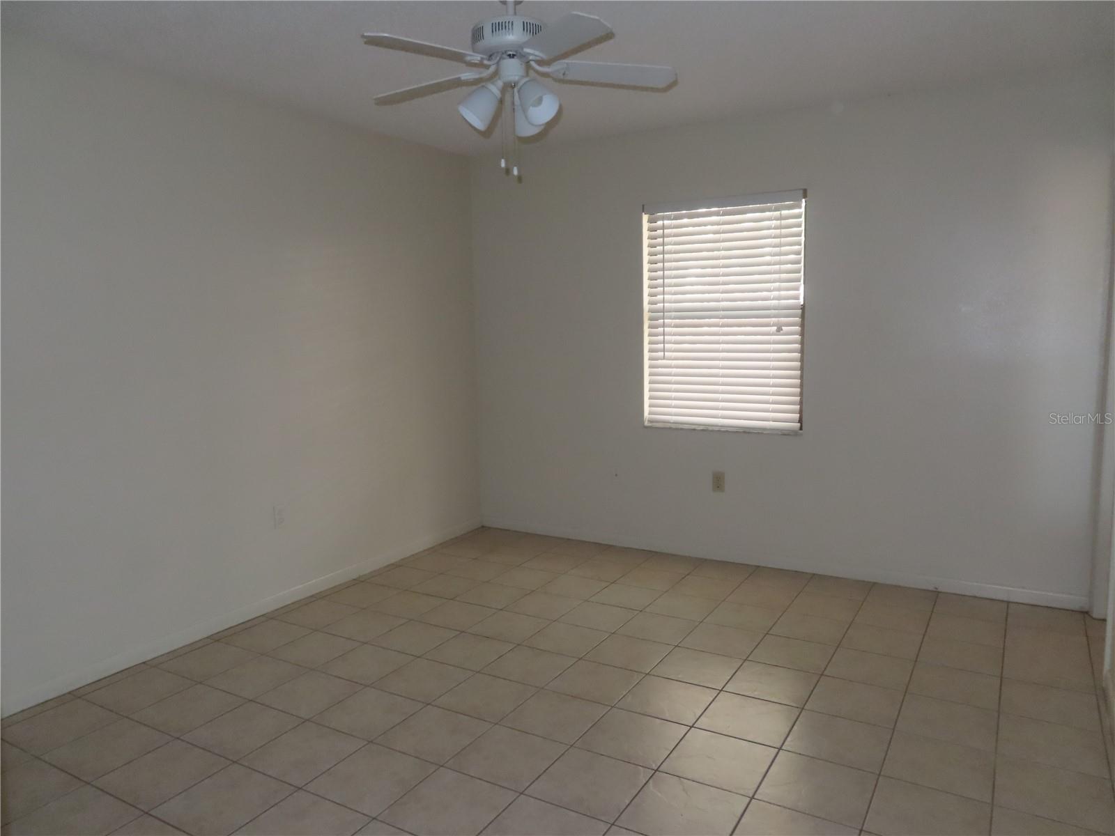 Image 7 of 13 For 414 Allamanda Drive