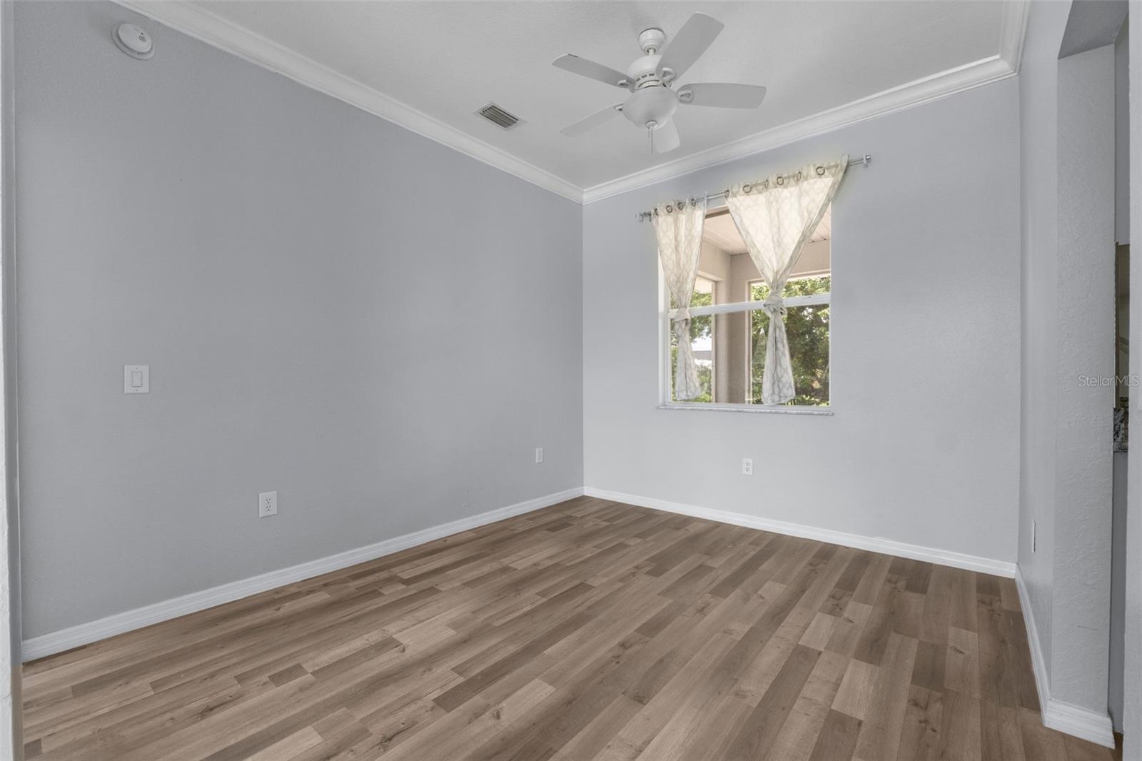 Image 10 of 48 For 3206 Valerie Boulevard
