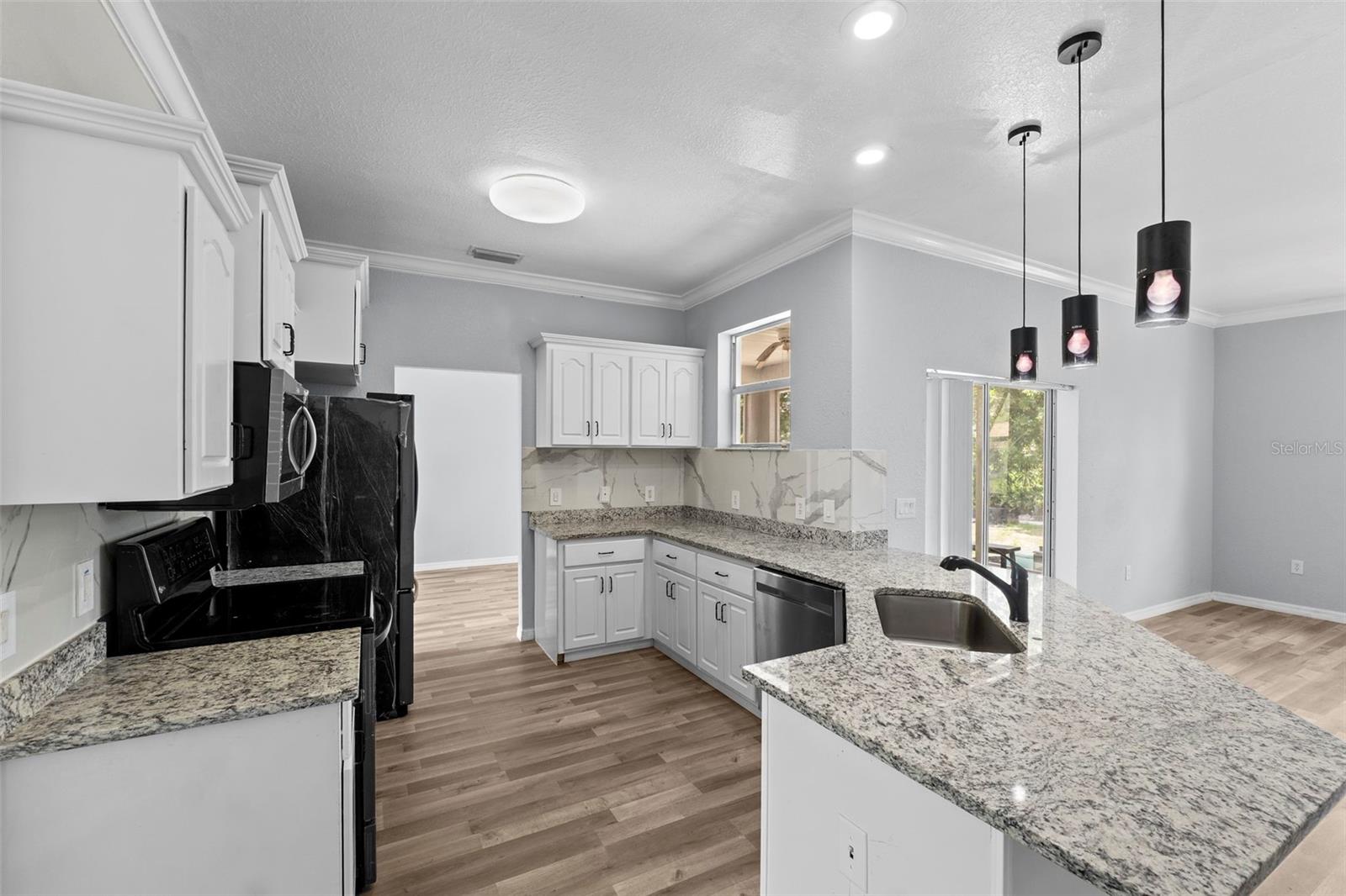 Image 14 of 48 For 3206 Valerie Boulevard